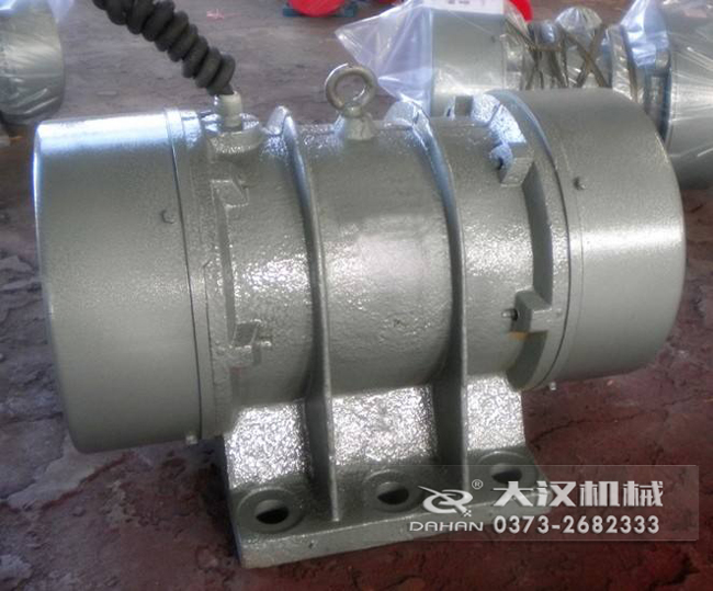 VB振動(dòng)電機(jī)是靠偏心塊的振動(dòng)而造成的，振動(dòng)源所以偏心塊的角度和大小是比較重要的。