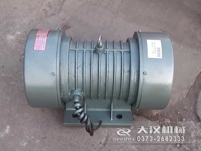 VB振動(dòng)電機(jī)的選型要根據(jù)所匹配產(chǎn)品需要的激振大小，進(jìn)行選擇。