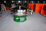 1500型三次元振動(dòng)篩，產(chǎn)量可達(dá)1100kg/h。